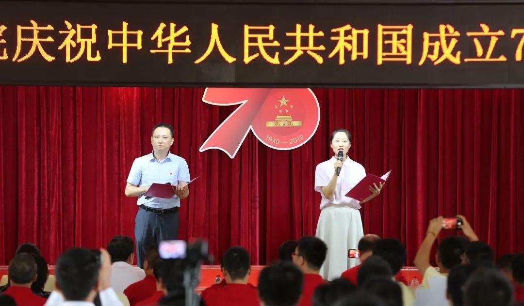 盘点那些著名的“干爹”们，最后一个竟然是女的